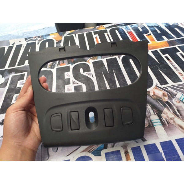 Moldura Central De Ar Com Botão Sandero Logan 2016 