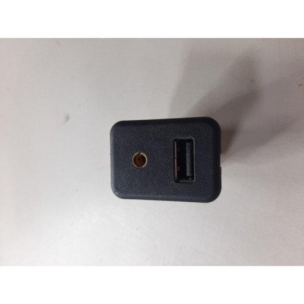 Entrada Auxiliar Usb Tracker 2014 Original 