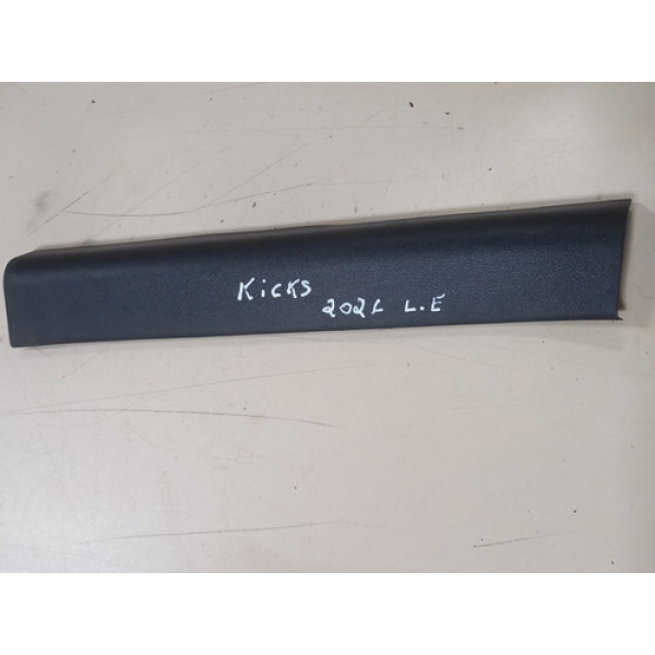 Soleira Dianteira Esquerda  Nissan Kicks 2021