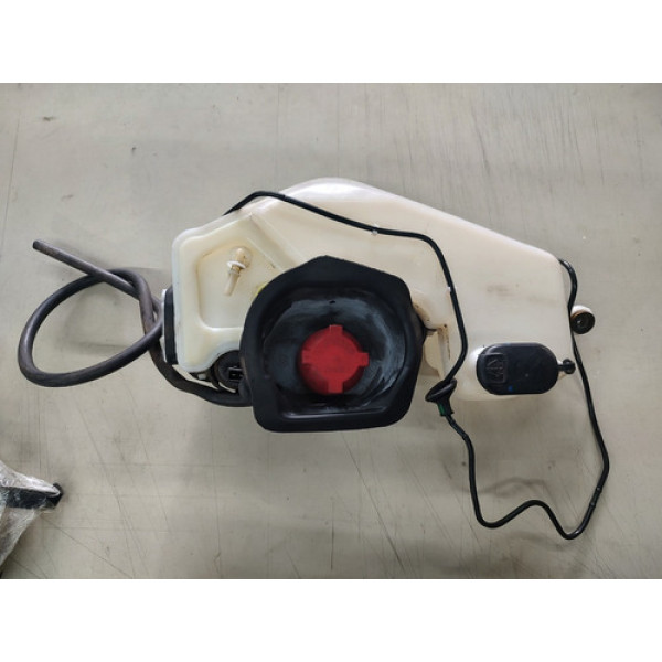 Reservatorio Gasolina E Agua Parabrisa Renault Logan 2015