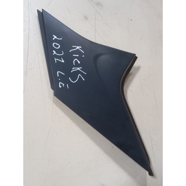 Aplique Esquerdo Coluna Porta Malas Kicks 2021