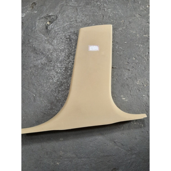 Acabamento Da Coluna Dianteira Direita Bmw 320 2004